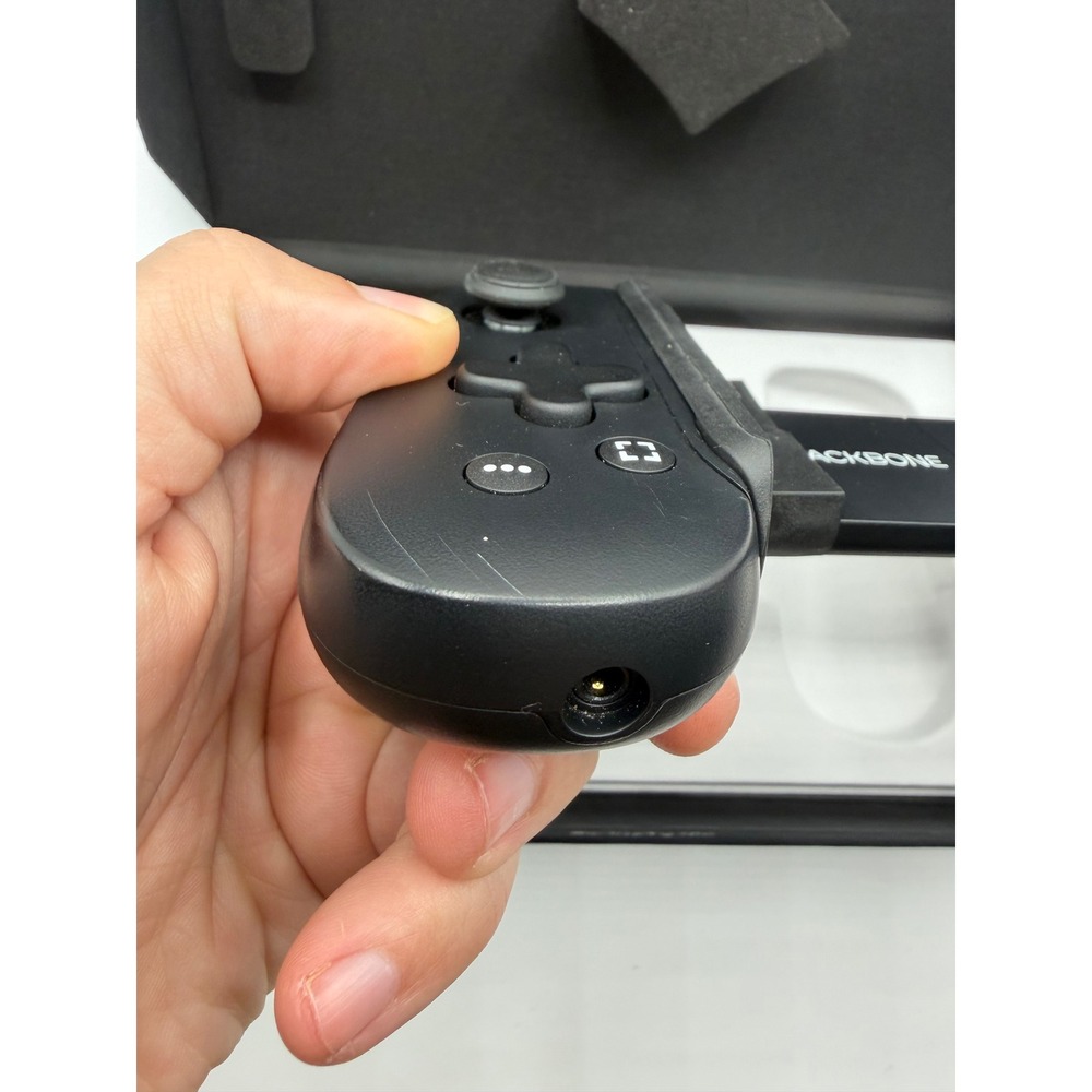 Backbone One Mobile Gaming Controller for iPhone Lightning BB-02 Black with Case - Picture 6 of 6